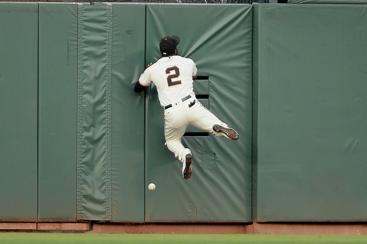 Leagueworst outfield hits wall in Giant loss to A's SFBay